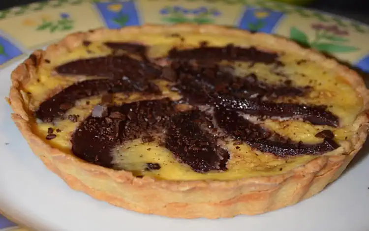 Torta de Chocolate com Peras ao Vinho